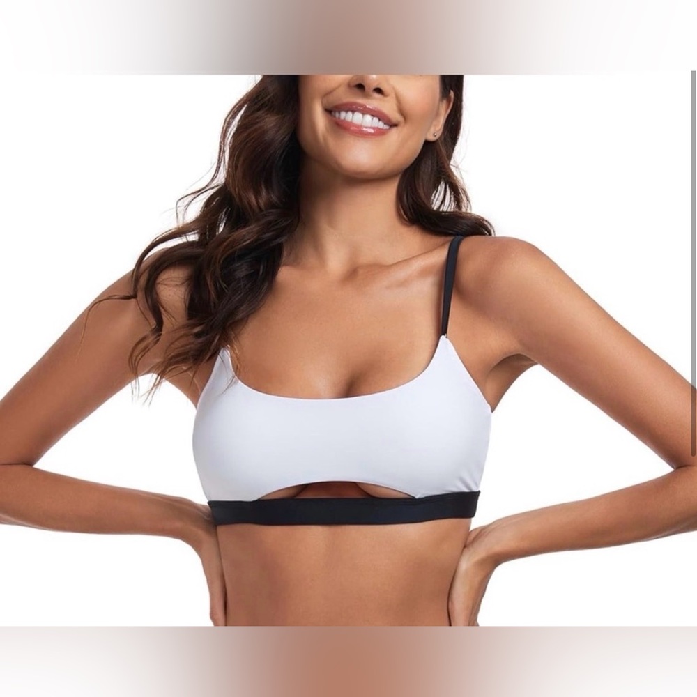 OCEAN BLUES Women's White and Black bikini top SIZE M